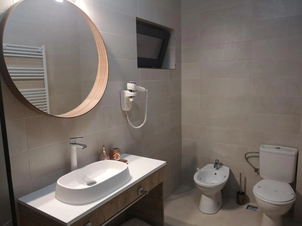https://www.travlocals.com/uploads/0010/10227/2025/06/03/214500227.webp