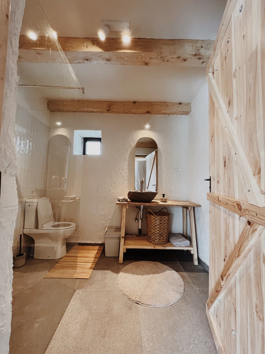 https://www.travlocals.com/uploads/0010/10234/2025/06/06/photo-18012022-11-17-07.webp