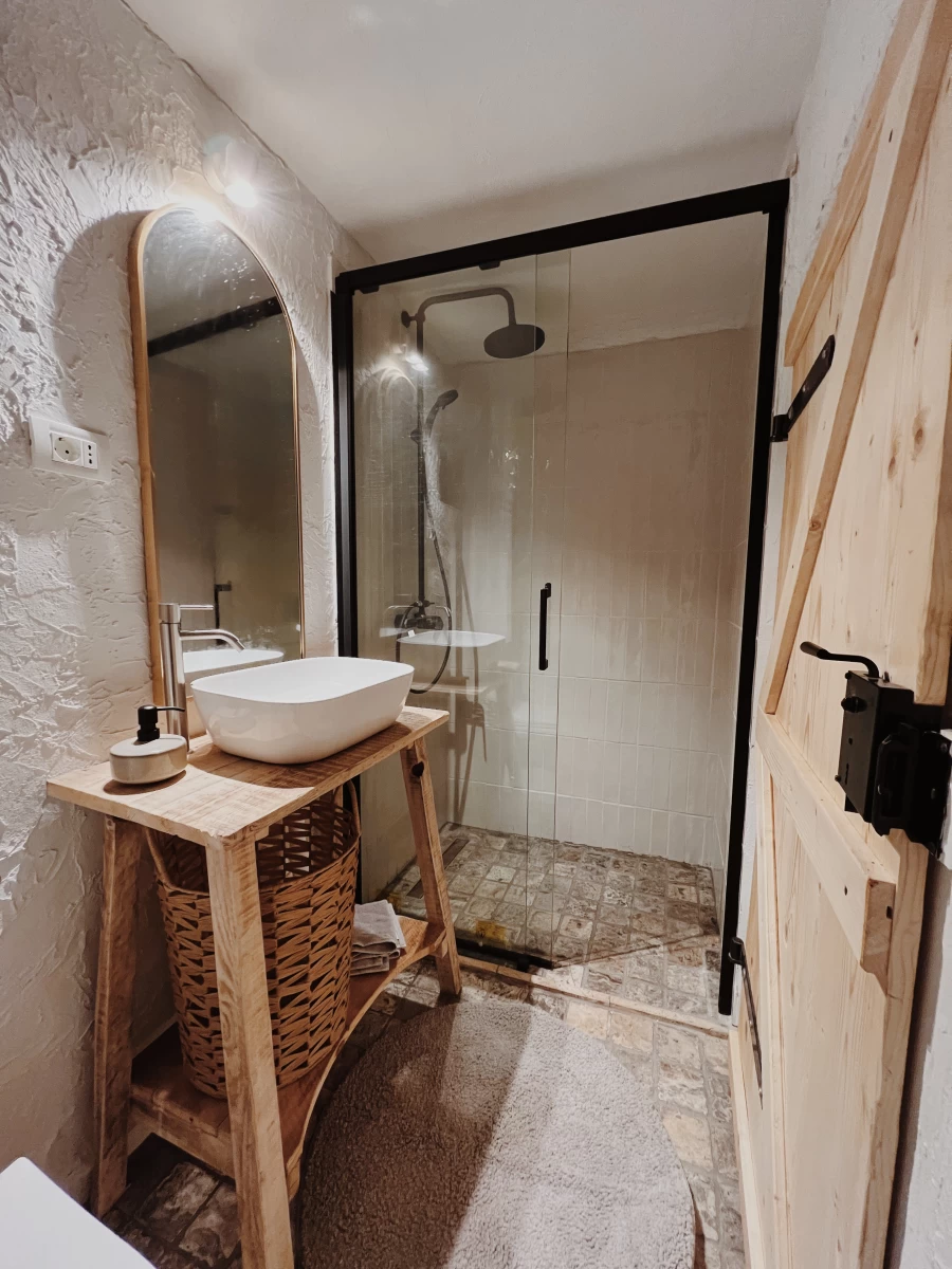 https://www.travlocals.com/uploads/0010/10234/2025/06/06/photo-18012022-15-51-01.webp