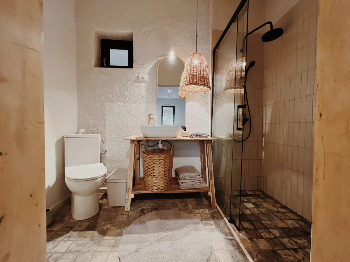 https://www.travlocals.com/uploads/0010/10234/2025/06/06/photo-18012022-16-05-00.webp