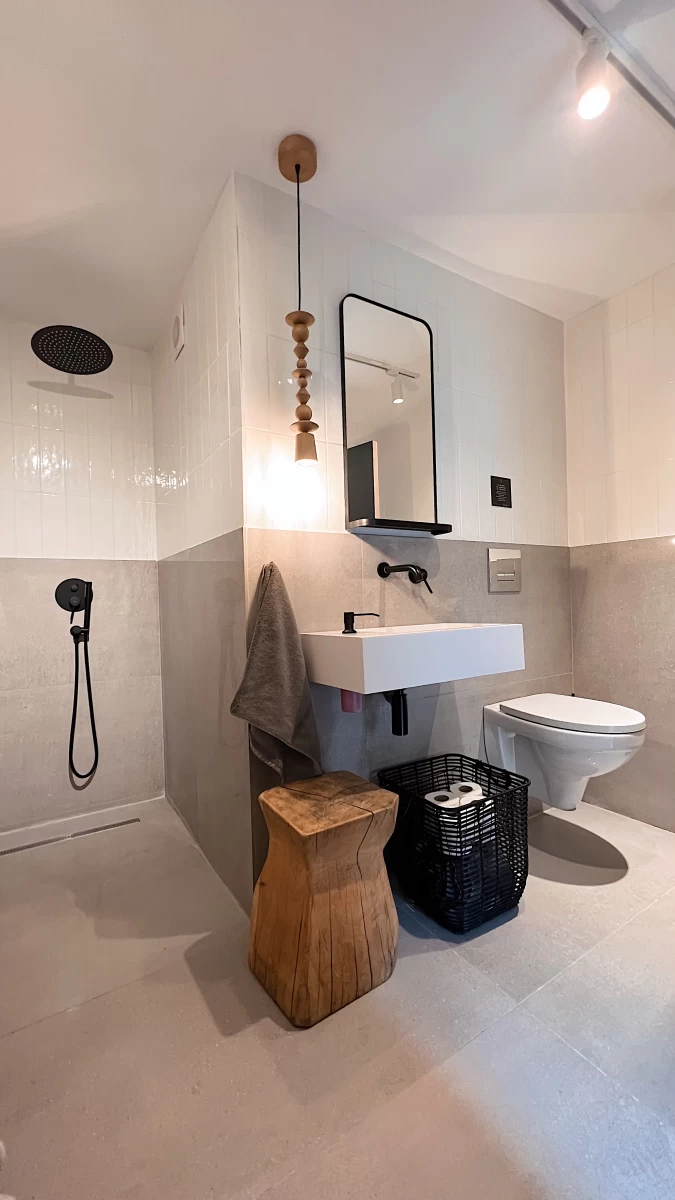 https://www.travlocals.com/uploads/0010/10234/2025/06/06/photo-29112022-12-04-28.webp