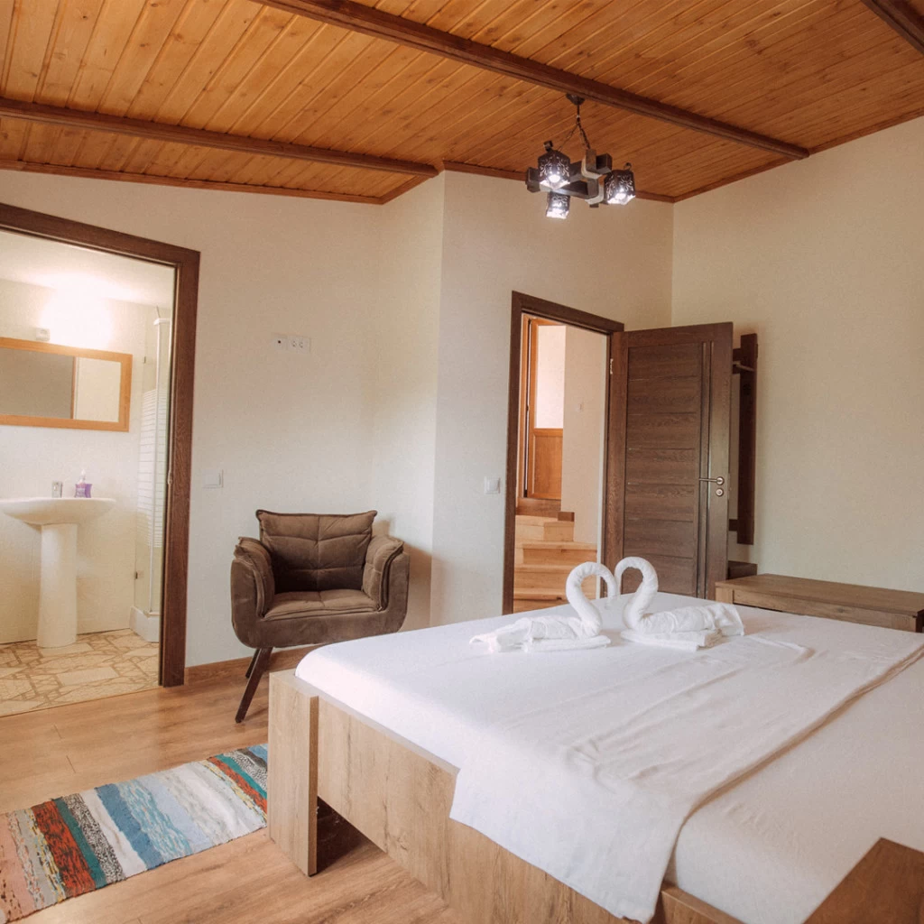https://www.travlocals.com/uploads/0010/10239/2025/06/09/pensiune-cahul.webp