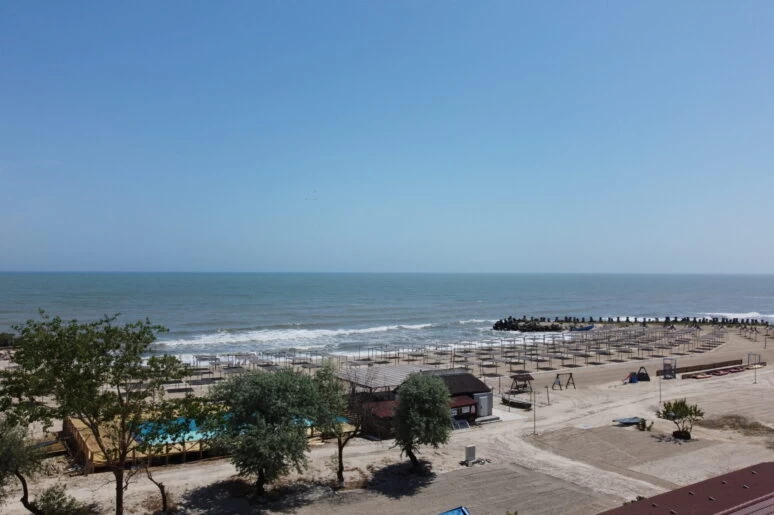 https://www.travlocals.com/uploads/0010/10254/2025/06/17/dji-0098-scaled-916x516x72x0x774x516x1749042463.webp