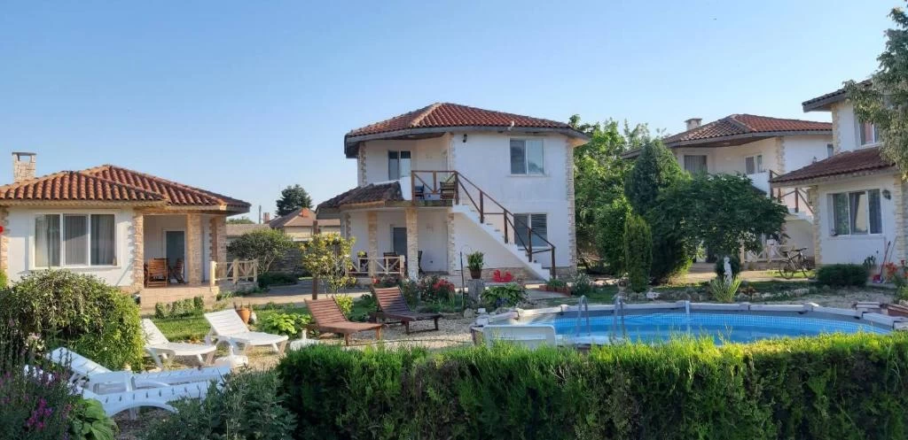 https://www.travlocals.com/uploads/0010/10256/2025/06/19/465238345.webp