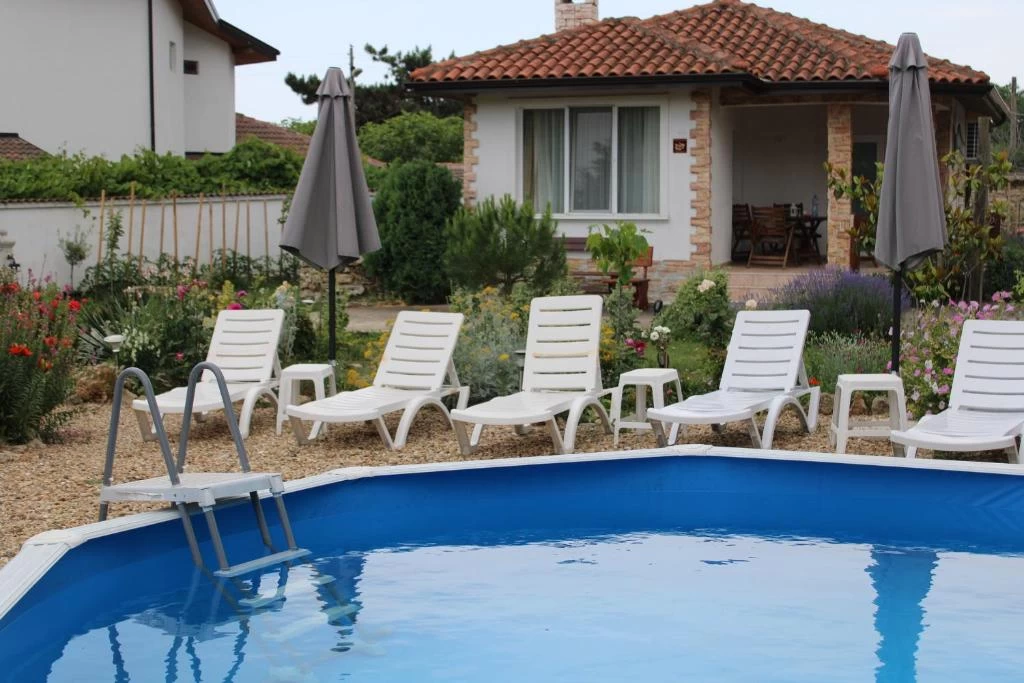 https://www.travlocals.com/uploads/0010/10256/2025/06/19/470868145.webp