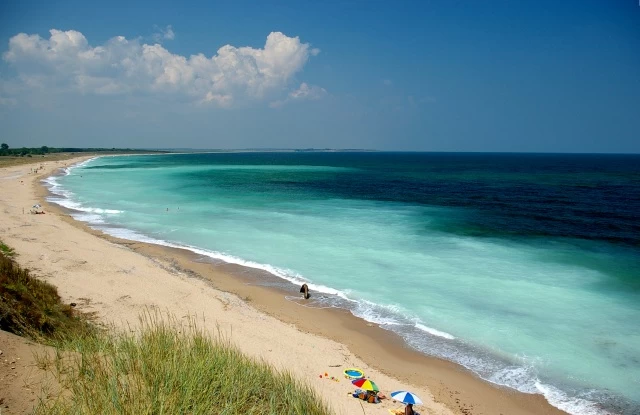 https://www.travlocals.com/uploads/0010/10256/2025/06/19/karpets-bay-04.webp