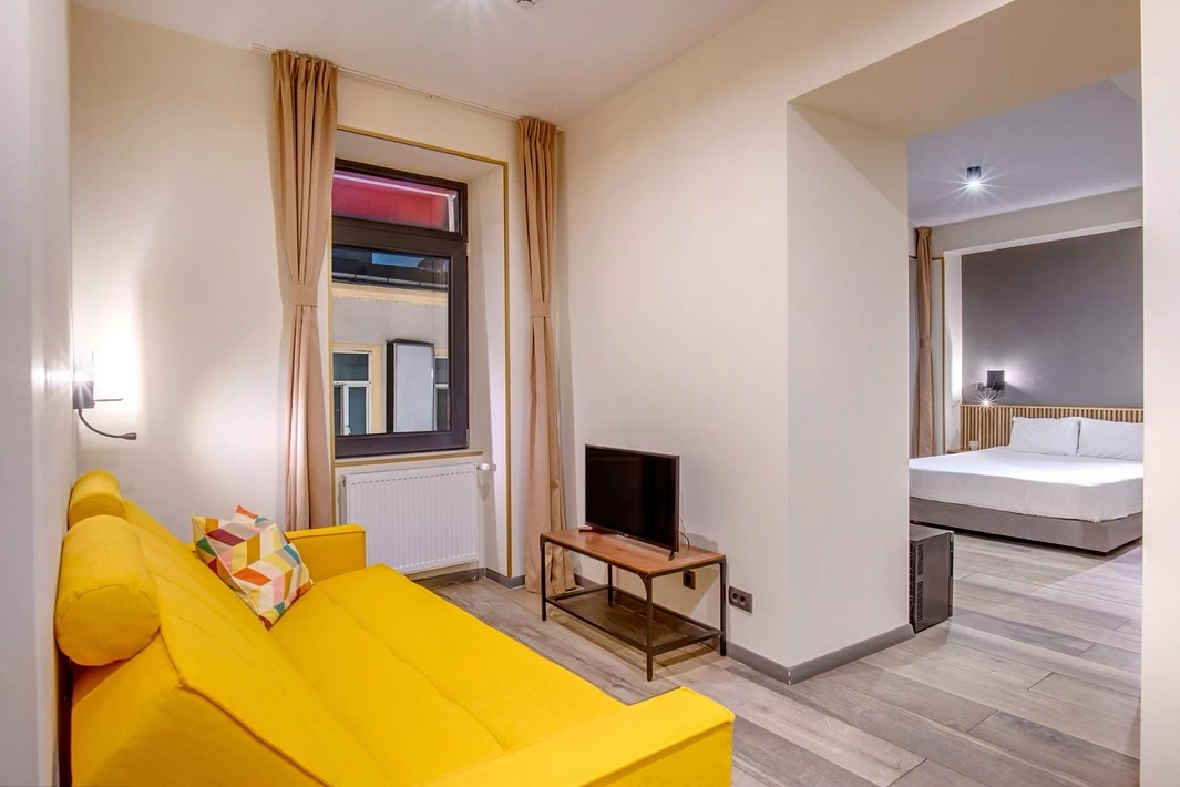 https://www.travlocals.com/uploads/0010/10259/2025/06/19/468319019-17982471785780975-7874781189558700426-n.webp