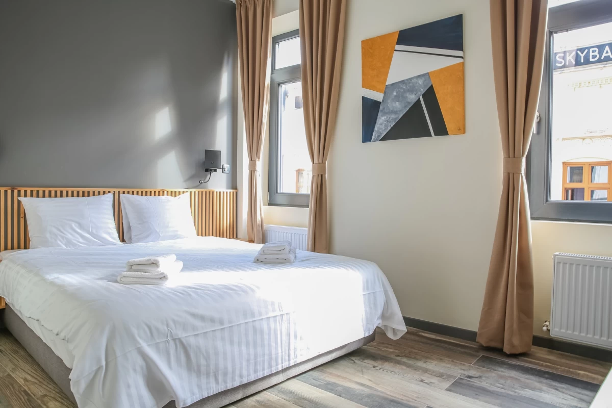 https://www.travlocals.com/uploads/0010/10259/2025/06/19/468856179-547225328156504-9179032866899626993-n.webp