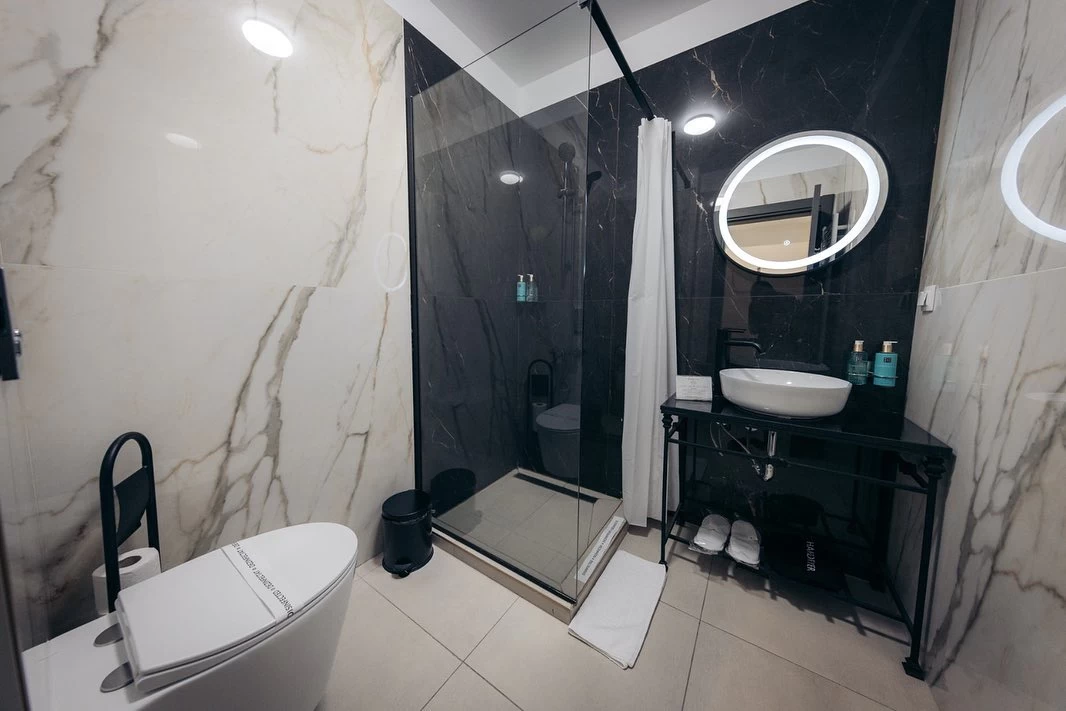 https://www.travlocals.com/uploads/0010/10259/2025/06/19/472918934-585629797660147-557051904815929224-n.webp