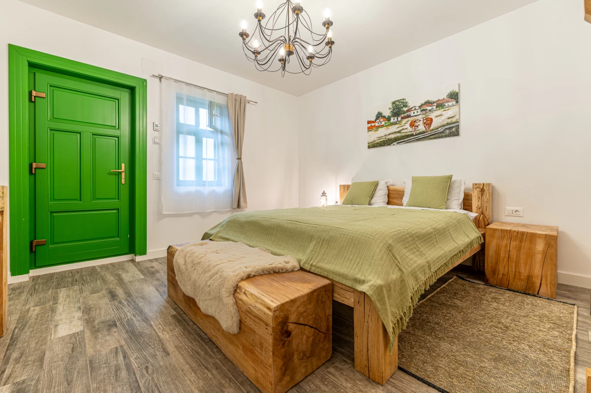 https://www.travlocals.com/uploads/0010/10306/2025/07/25/casa-weiss-0044.webp