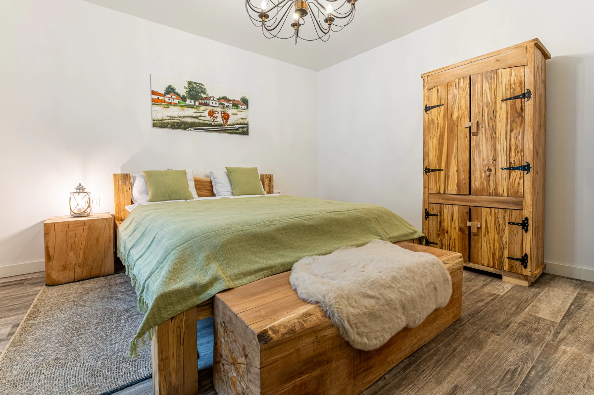 https://www.travlocals.com/uploads/0010/10306/2025/07/25/casa-weiss-0047.webp