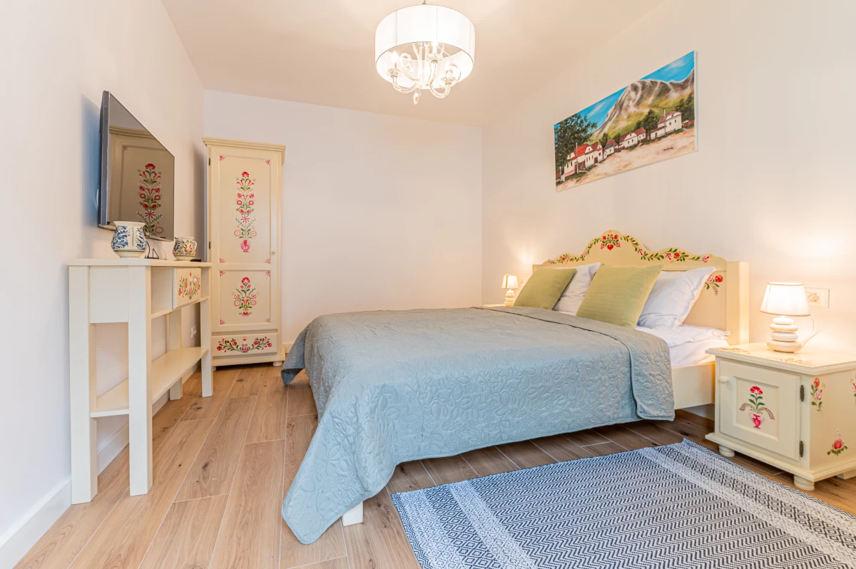 https://www.travlocals.com/uploads/0010/10306/2025/07/25/casa-weiss-0060.webp