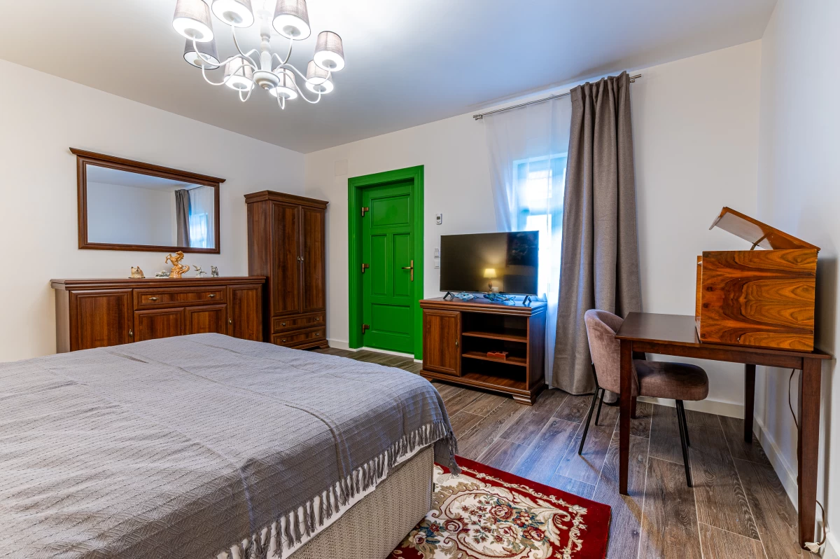 https://www.travlocals.com/uploads/0010/10306/2025/07/25/casa-weiss-0078.webp