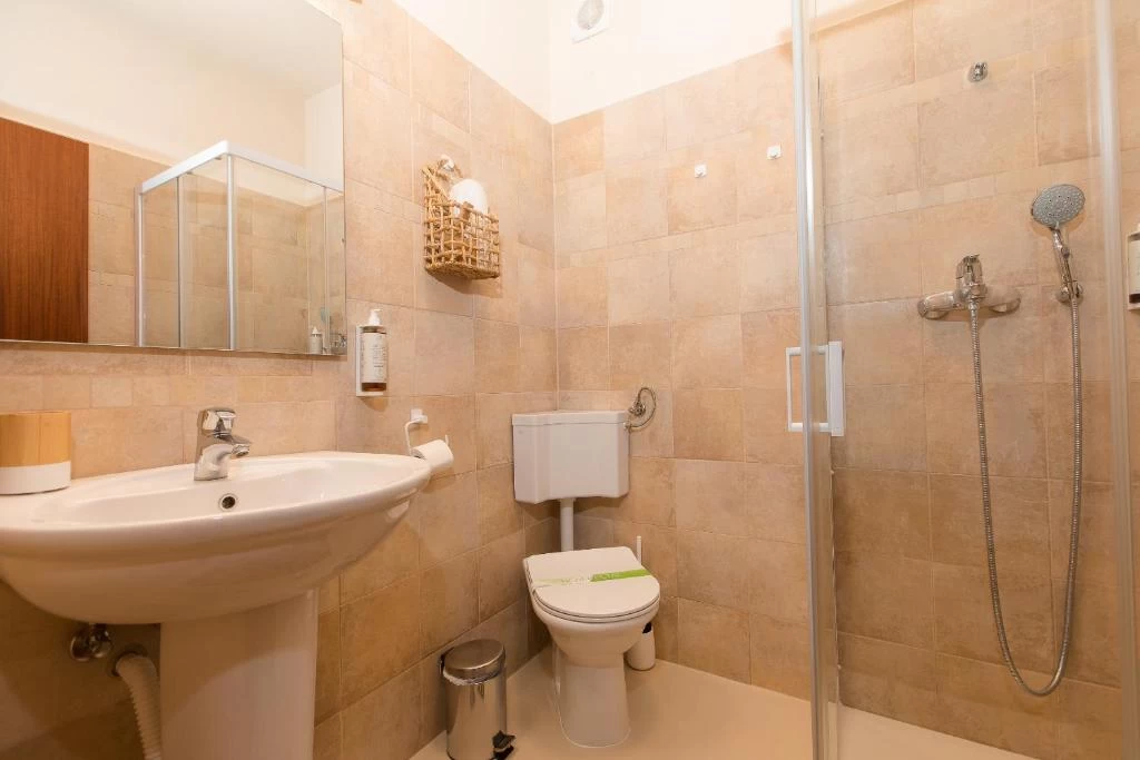 https://www.travlocals.com/uploads/0010/10334/2025/07/17/711031782.webp