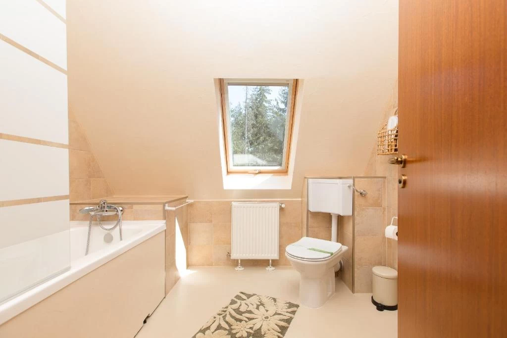 https://www.travlocals.com/uploads/0010/10334/2025/07/17/711726886.webp