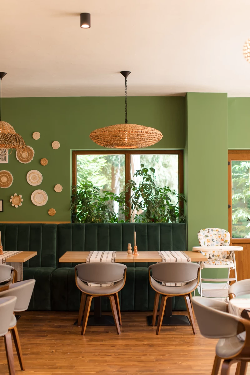 https://www.travlocals.com/uploads/0010/10334/2025/07/17/restaurant-19.webp