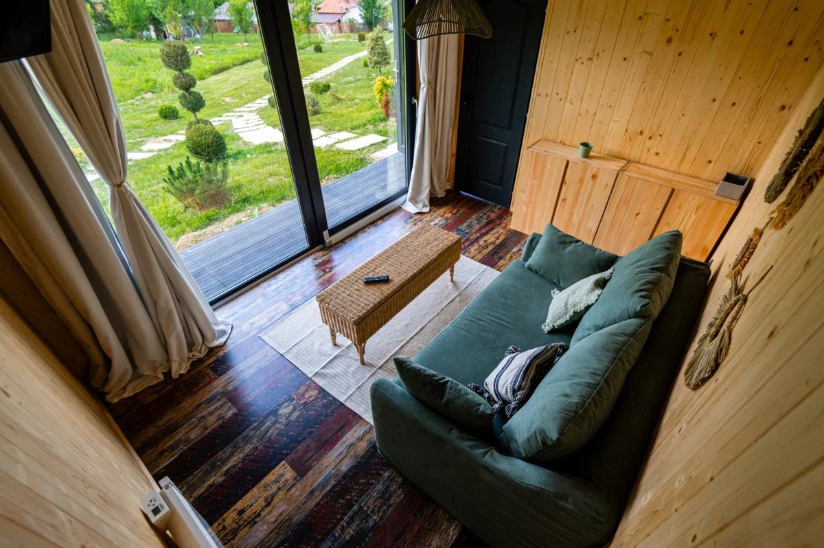 https://www.travlocals.com/uploads/0010/10368/2025/07/29/cozy-hill-55-scaled.webp