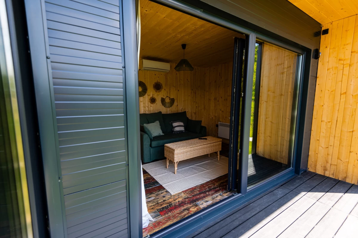 https://www.travlocals.com/uploads/0010/10368/2025/07/29/cozy-hill-59-scaled.webp