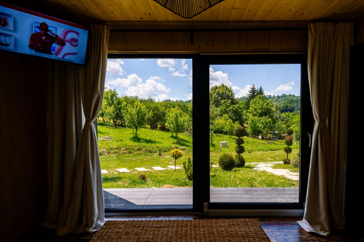 https://www.travlocals.com/uploads/0010/10368/2025/07/29/cozy-hill-62-scaled.webp