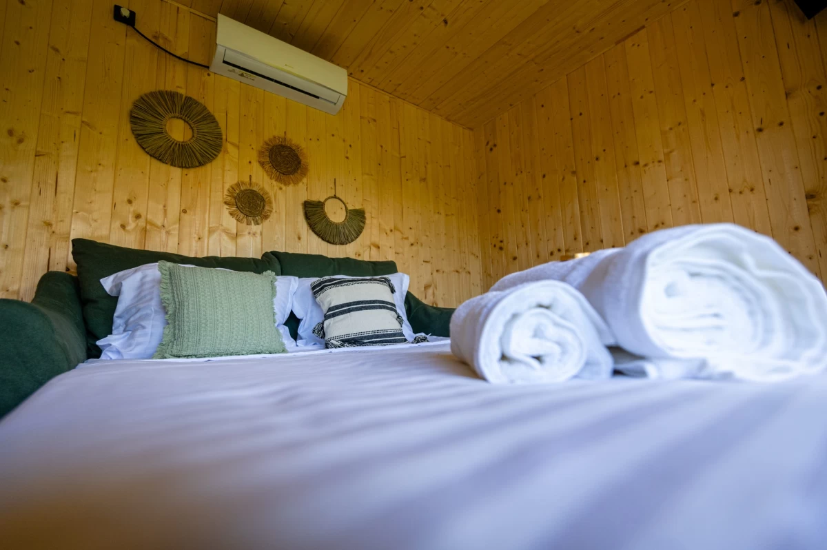https://www.travlocals.com/uploads/0010/10368/2025/07/29/cozy-hill-71-scaled.webp