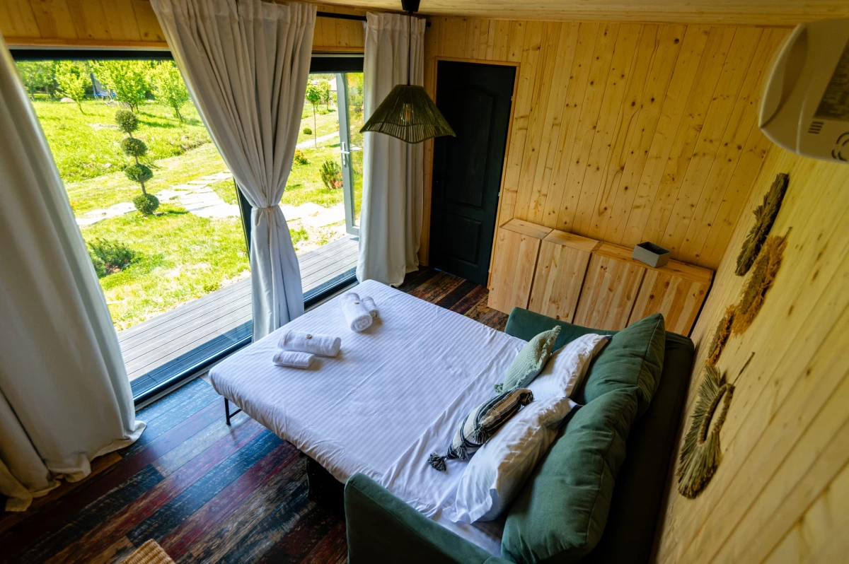 https://www.travlocals.com/uploads/0010/10368/2025/07/29/cozy-hill-77-scaled.webp