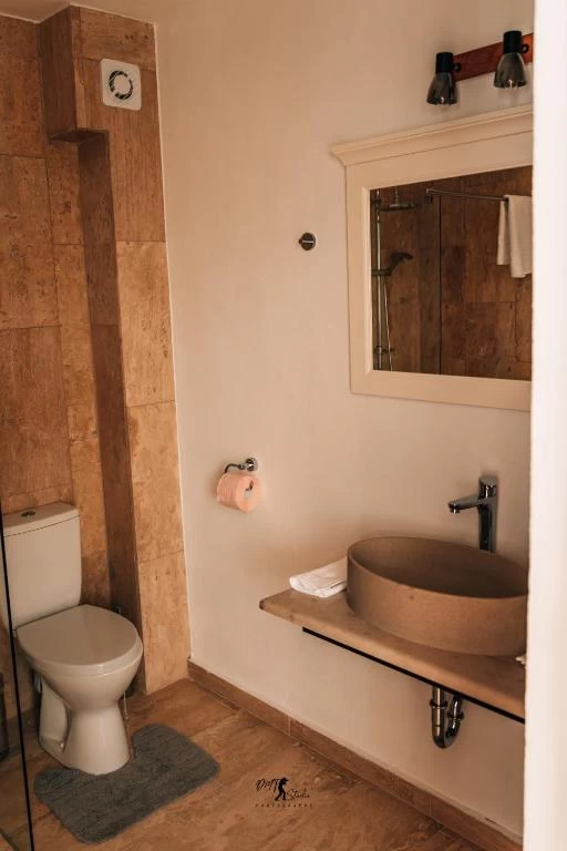 https://www.travlocals.com/uploads/0010/10371/2025/07/30/694911679.webp