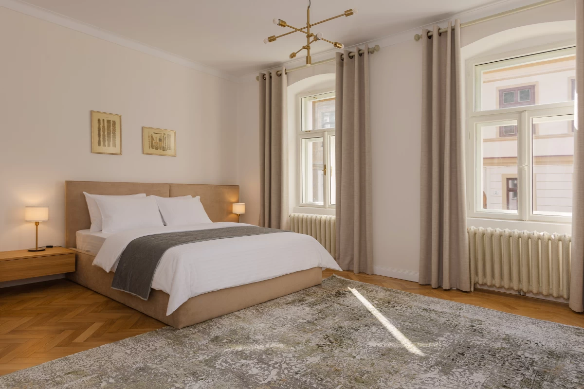 https://www.travlocals.com/uploads/0010/10377/2025/07/30/castelului-66-brasov-a2-foto-dan-malureanu-0006.webp