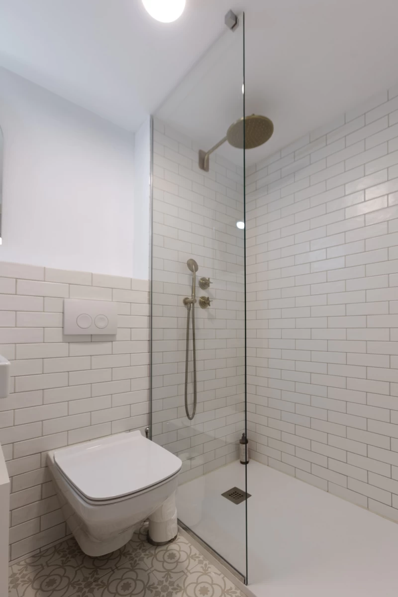 https://www.travlocals.com/uploads/0010/10377/2025/07/30/castelului-66-brasov-casa-mica-foto-dan-malureanu-0014.webp