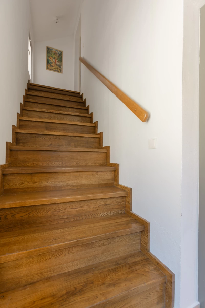 https://www.travlocals.com/uploads/0010/10377/2025/07/30/castelului-66-brasov-casa-mica-foto-dan-malureanu-0024.webp