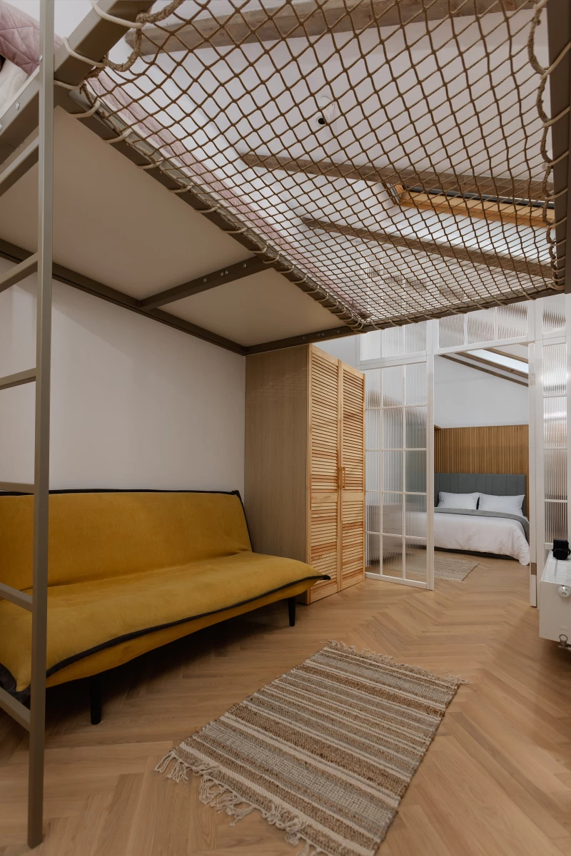 https://www.travlocals.com/uploads/0010/10377/2025/07/30/castelului-66-brasov-casa-mica-foto-dan-malureanu-0028.webp