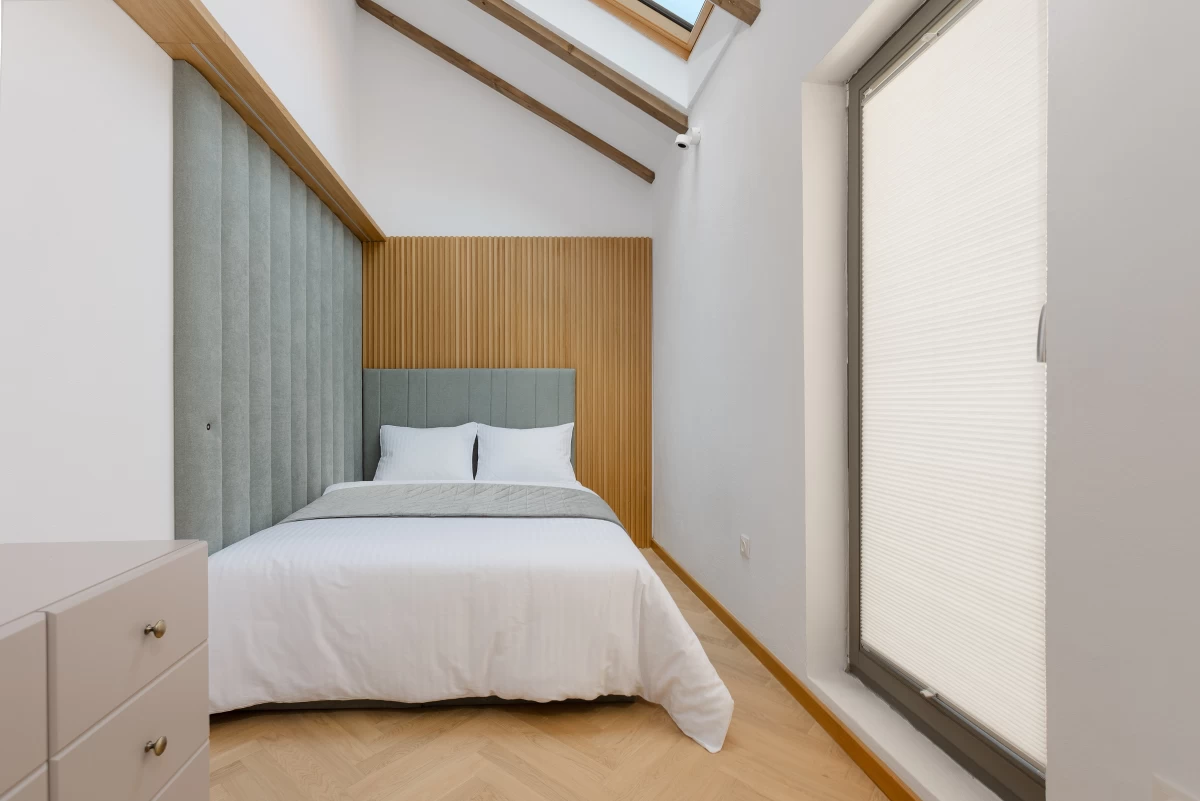 https://www.travlocals.com/uploads/0010/10377/2025/07/30/castelului-66-brasov-casa-mica-foto-dan-malureanu-0041.webp