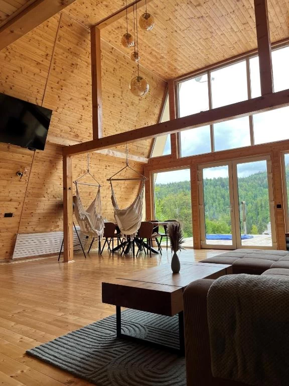 https://www.travlocals.com/uploads/0010/10410/2025/08/18/721324897.webp