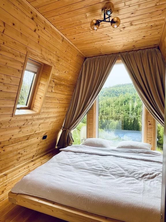 https://www.travlocals.com/uploads/0010/10410/2025/08/18/721325067.webp