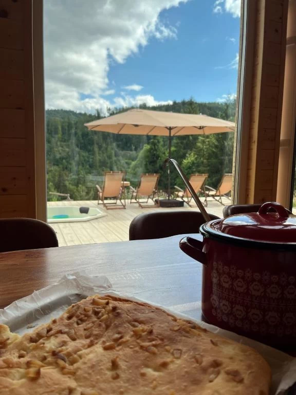 https://www.travlocals.com/uploads/0010/10410/2025/08/18/721325070.webp