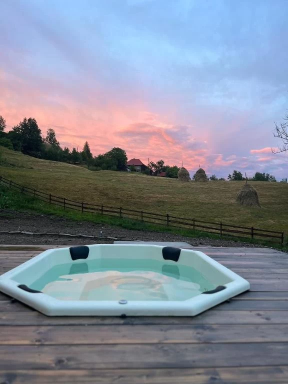 https://www.travlocals.com/uploads/0010/10410/2025/08/18/721325097.webp