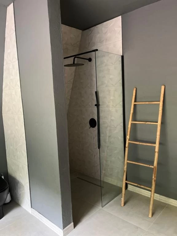https://www.travlocals.com/uploads/0010/10410/2025/08/18/722896332.webp
