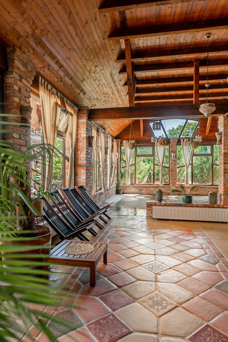 https://www.travlocals.com/uploads/0010/10421/2025/08/13/492508870-1524952282191418-513728094473729614-n.webp