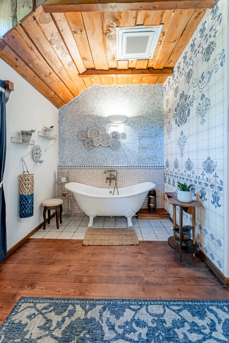 https://www.travlocals.com/uploads/0010/10421/2025/08/13/dsc08571-hdr-scaled.webp