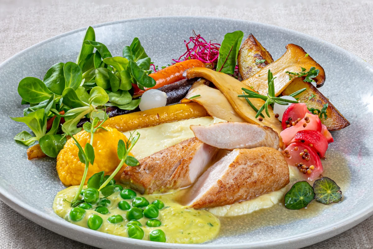 https://www.travlocals.com/uploads/0010/10421/2025/08/13/meander-food-5-of-6-scaled.webp