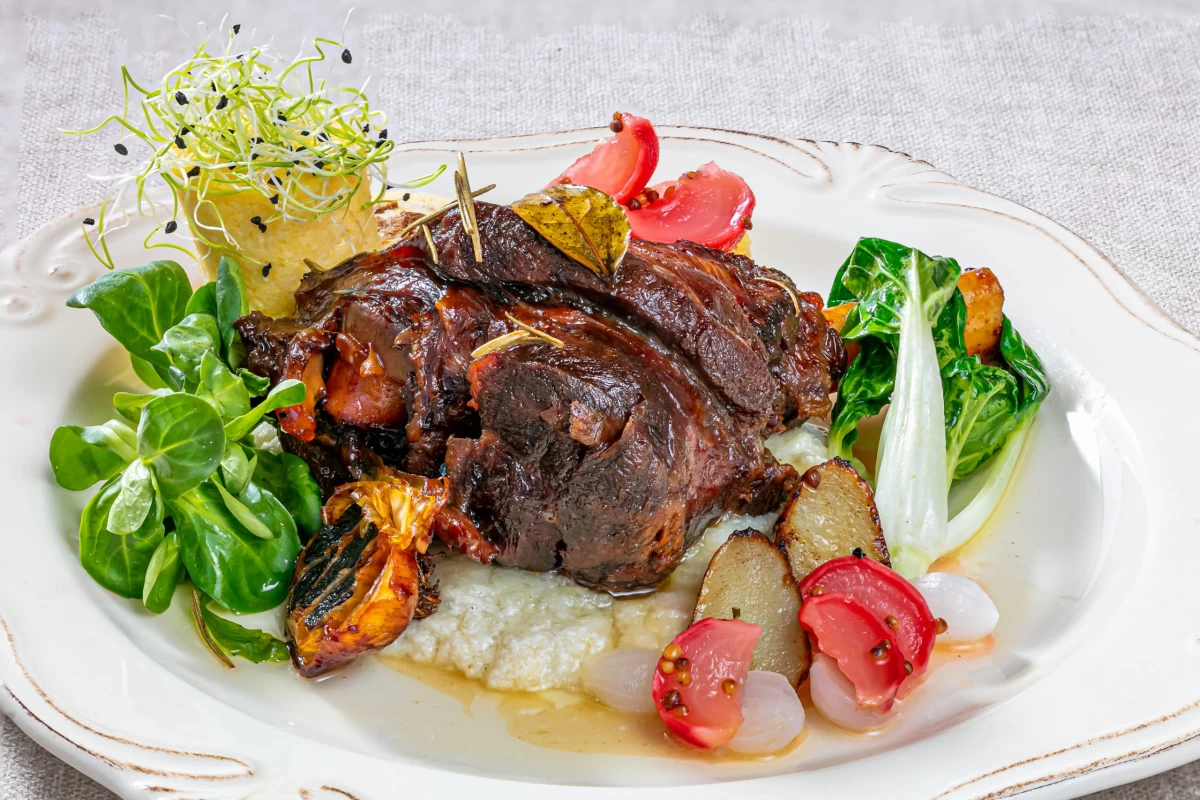 https://www.travlocals.com/uploads/0010/10421/2025/08/13/meander-food-6-of-6-scaled.webp