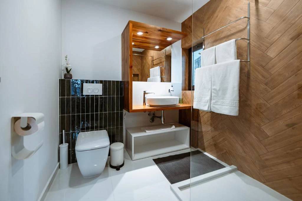 https://www.travlocals.com/uploads/0010/10428/2025/08/14/626072637.webp