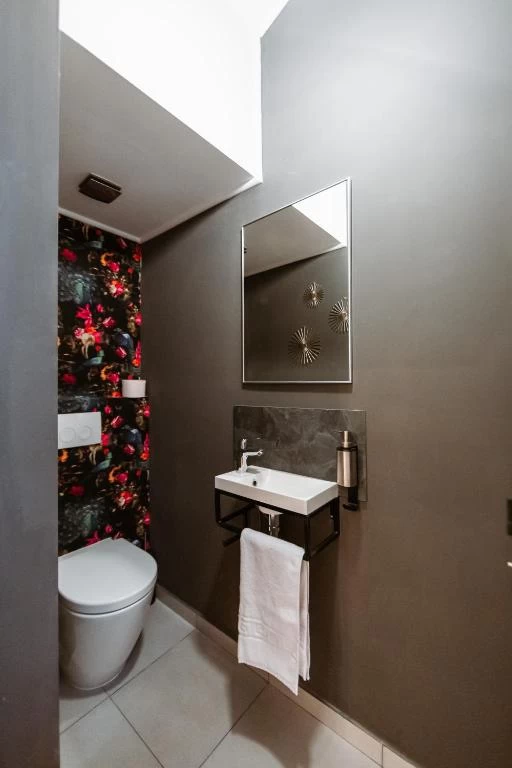 https://www.travlocals.com/uploads/0010/10428/2025/08/14/626078974.webp