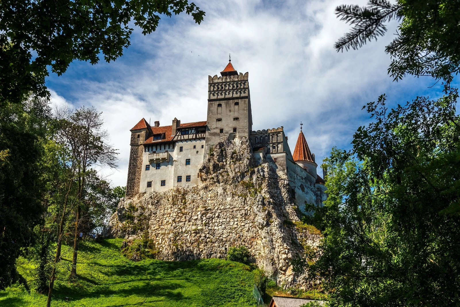 https://www.travlocals.com/uploads/2019/07/transilvania-62.webp