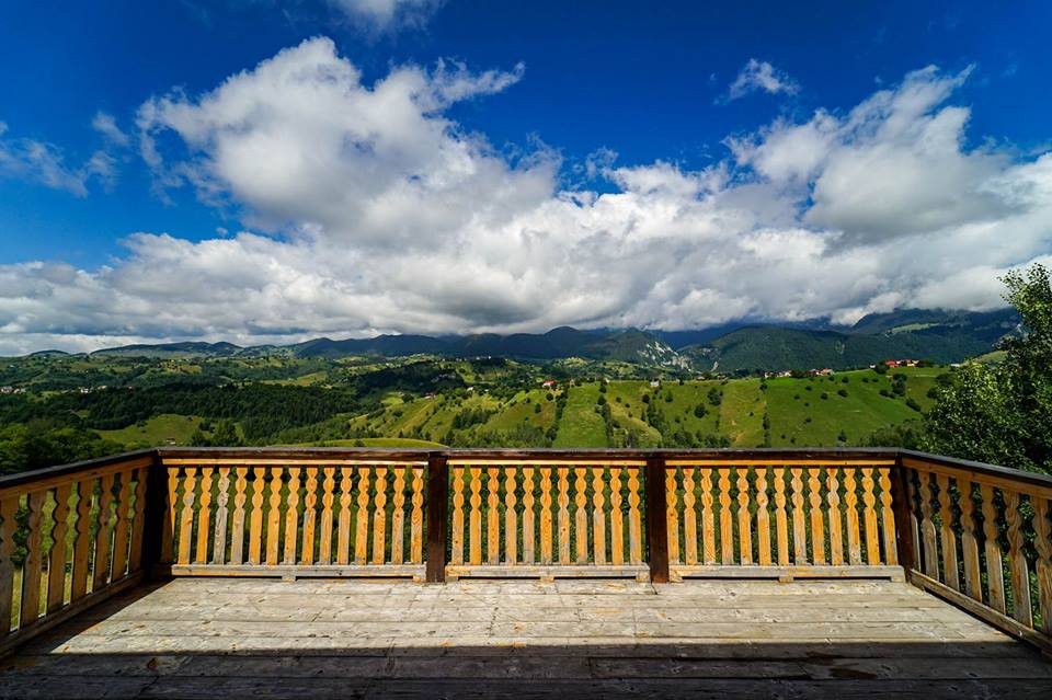 https://www.travlocals.com/uploads/2019/10/alpine-escape-studios-12.jpg