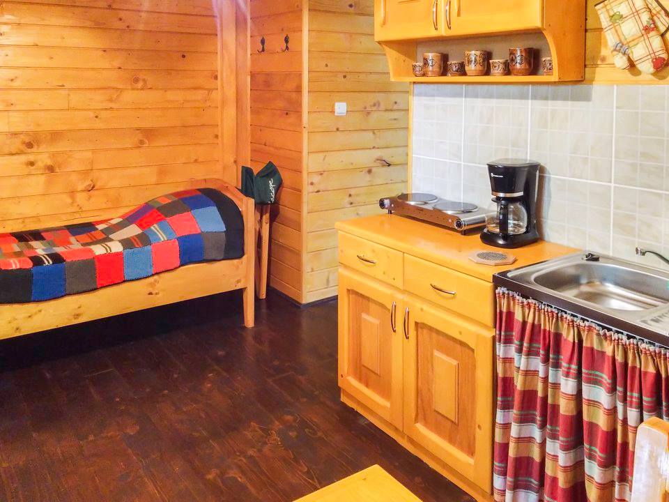 https://www.travlocals.com/uploads/2019/10/alpine-escape-studios-7.jpg