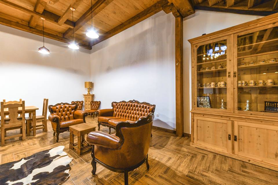 https://www.travlocals.com/uploads/2019/10/casa-trappold-13.jpg