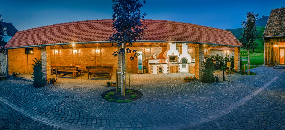 https://www.travlocals.com/uploads/2019/10/casa-trappold-15.jpg