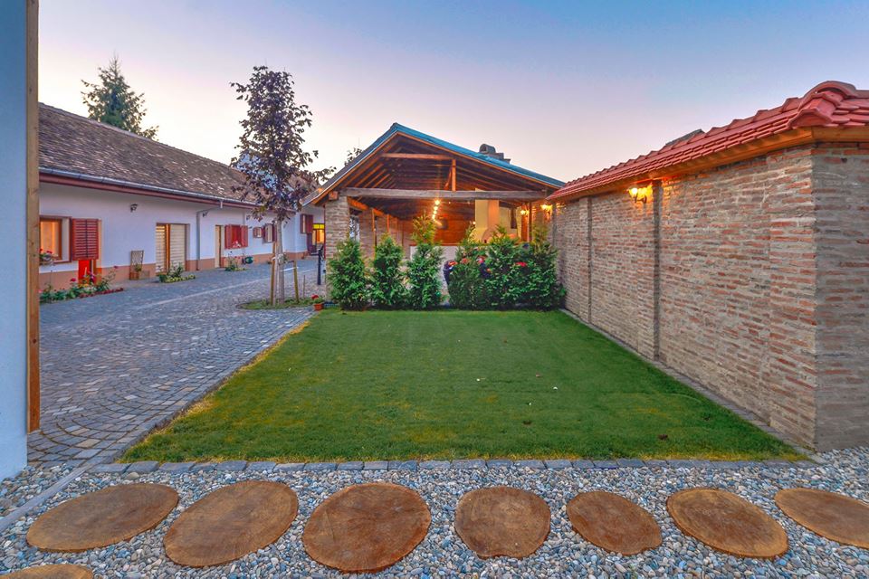 https://www.travlocals.com/uploads/2019/10/casa-trappold-5.jpg