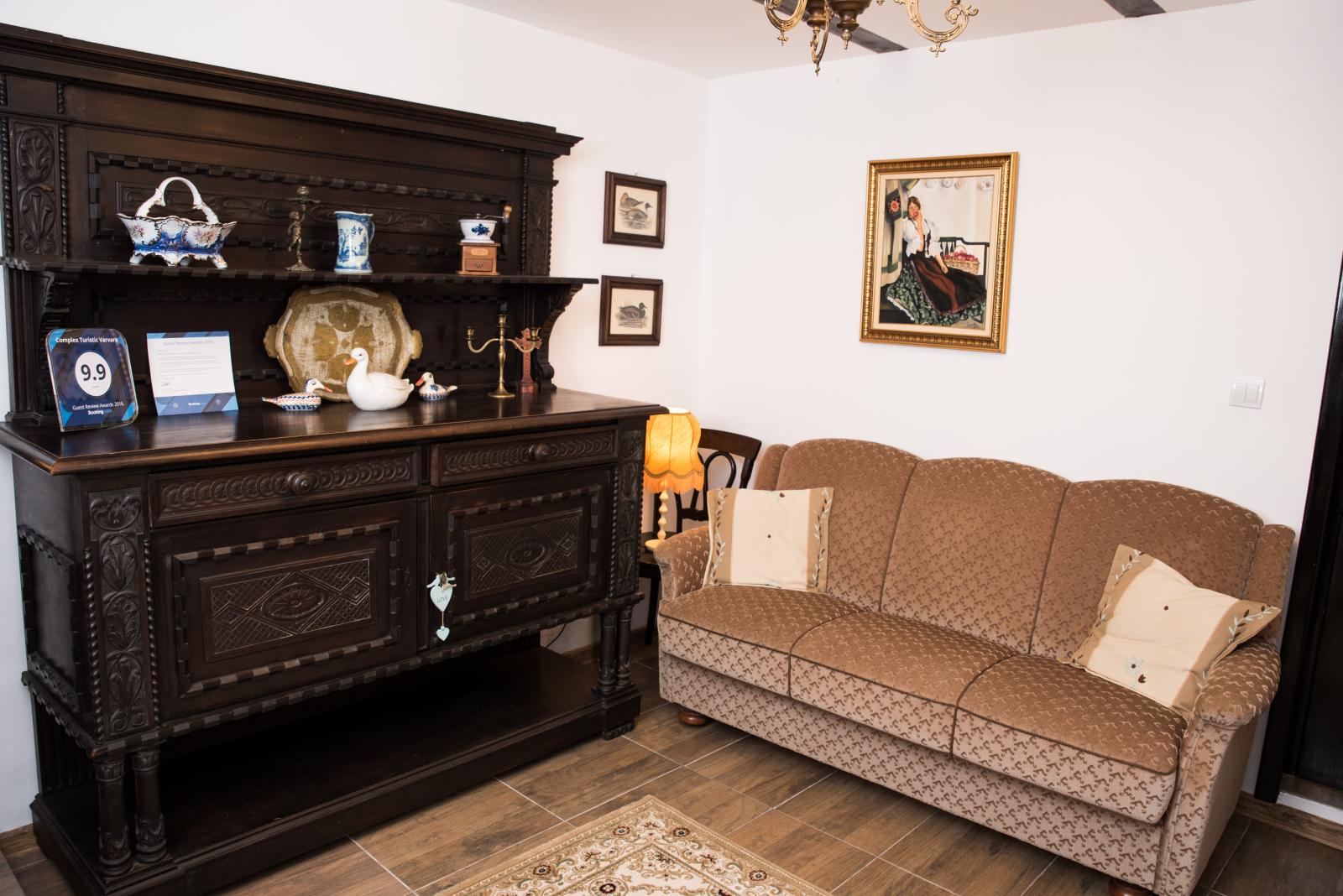 https://www.travlocals.com/uploads/2020/01/apartament-cherry-4.jpg