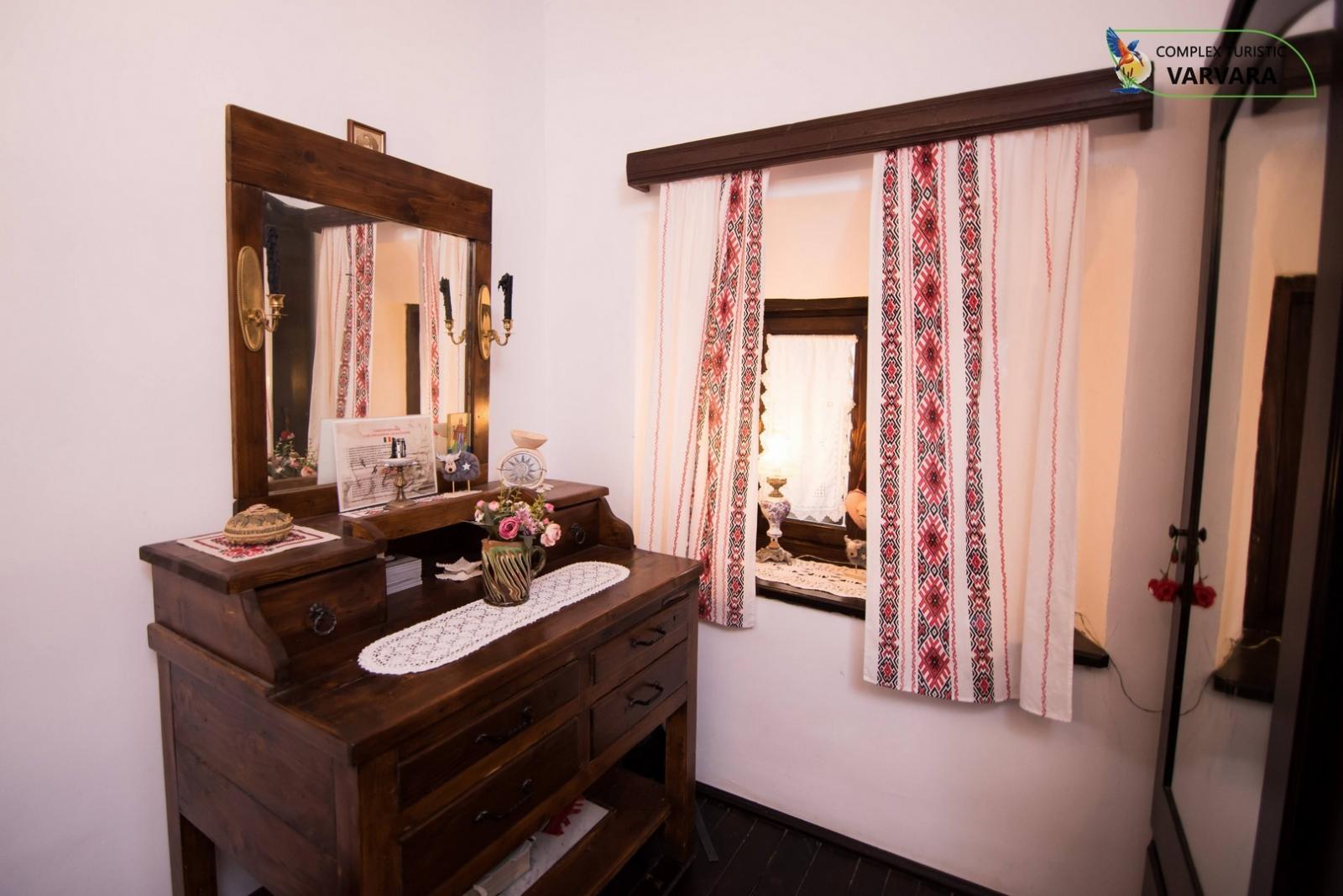 https://www.travlocals.com/uploads/2020/01/casa-veche-12.jpg
